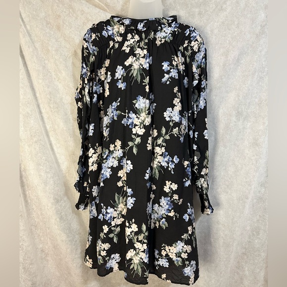 H&M Floral Dress, Size Medium, 3/$25 - Picture 1 of 9